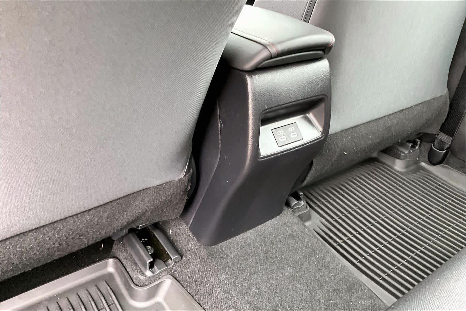 Used 2025 Toyota Corolla SE FWD image 34