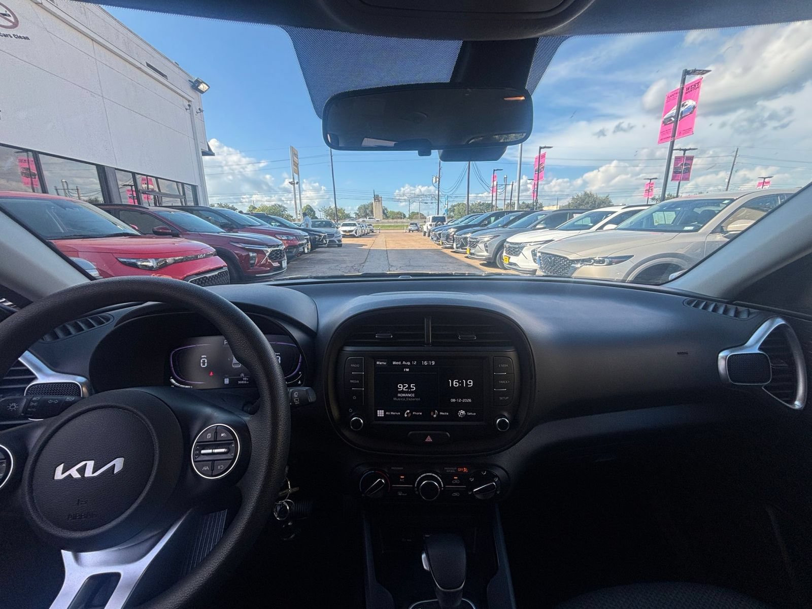 Used 2025 Kia Soul LX w/ LX Technology Package FWD image 27