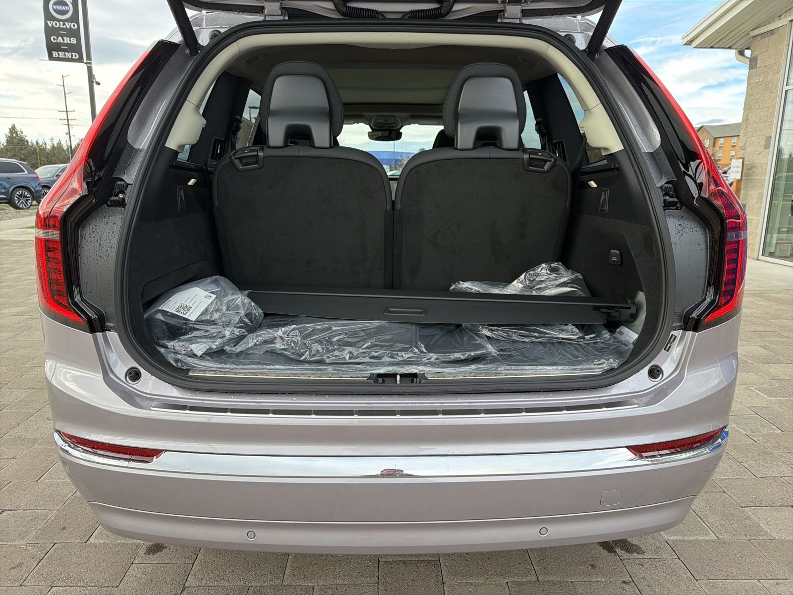 New 2026 Volvo XC90 T8 Plus w/ Protection Package AWD/4WD image 9