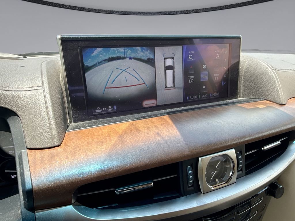 Used 2020 Lexus LX 570 4WD w/ Luxury Package image 24