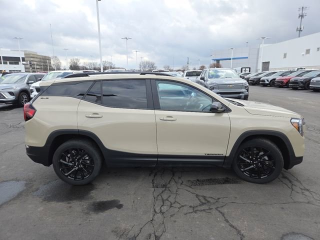 Used 2023 GMC Terrain SLE w/ Driver Convenience Package image 16
