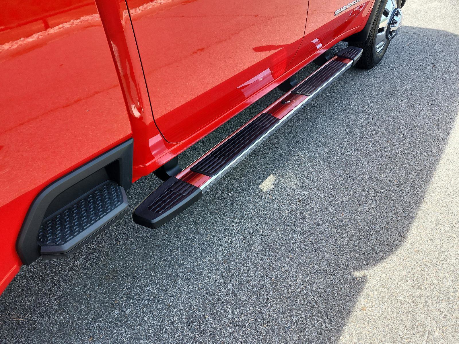 Used 2024 GMC Sierra 3500 SLT w/ SLT Convenience Package image 8