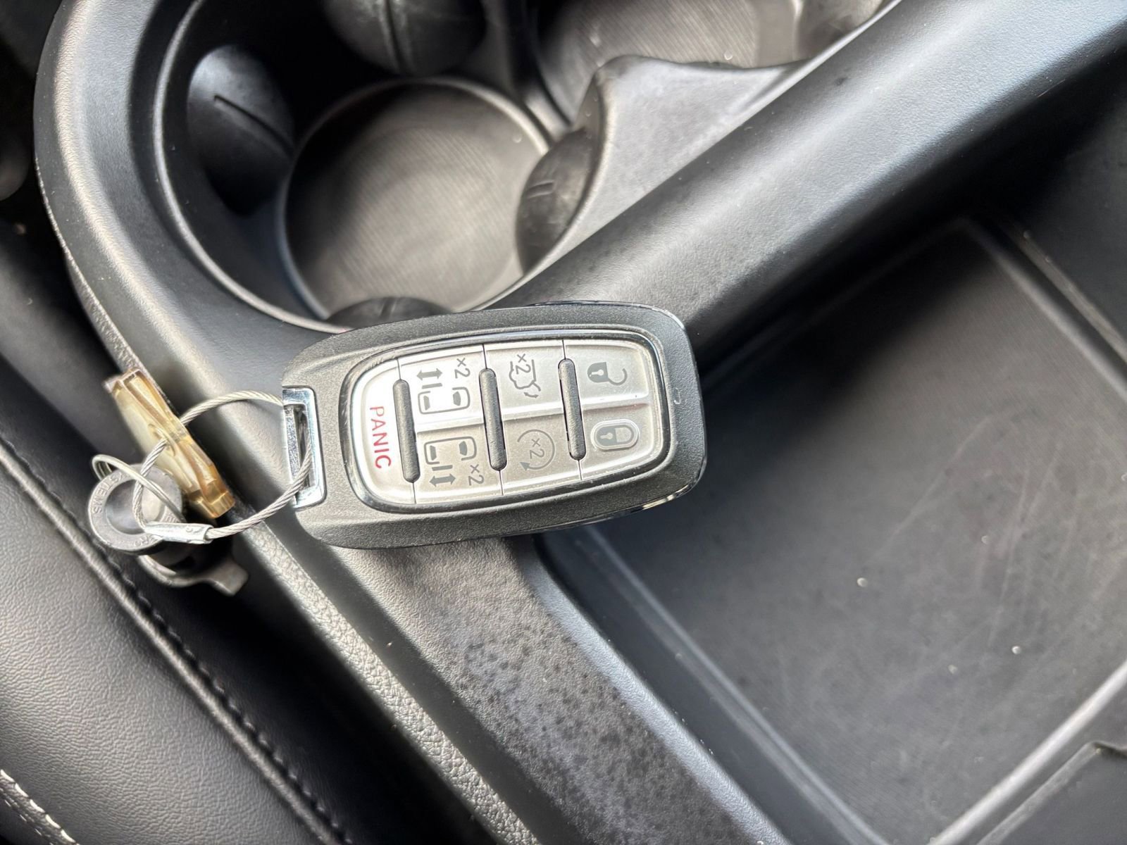 Used 2025 Chrysler Pacifica Select image 21