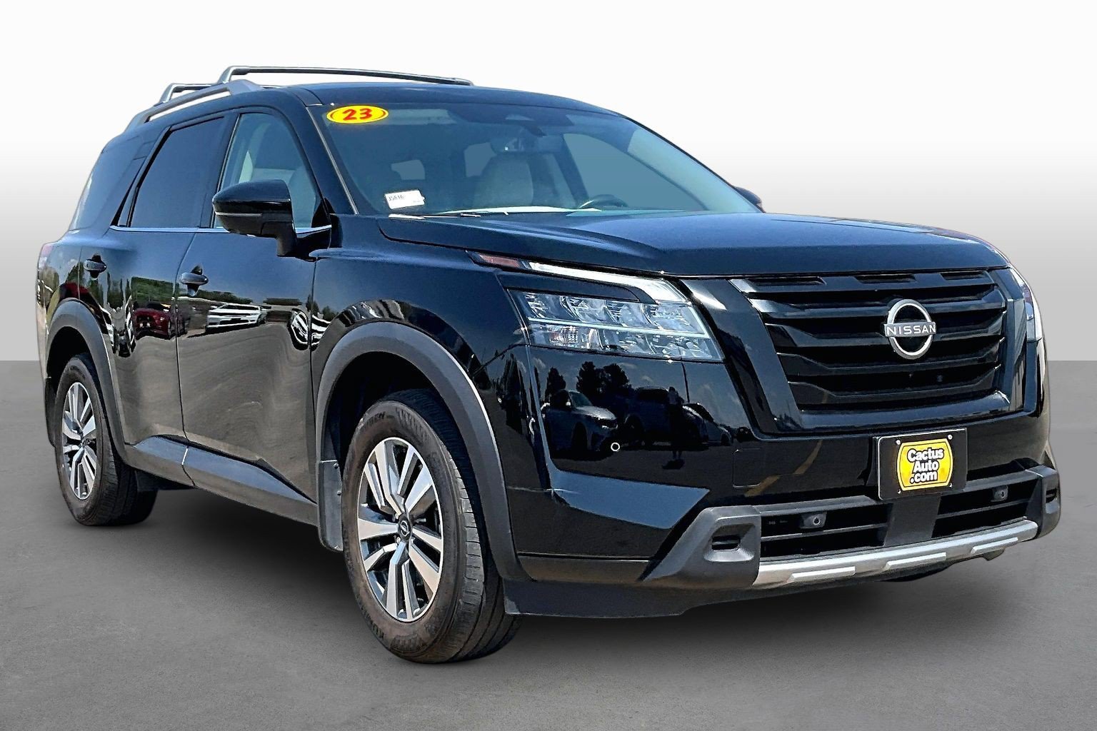 Used 2023 Nissan Pathfinder SL w/ Black Appearance Package FWD image 9