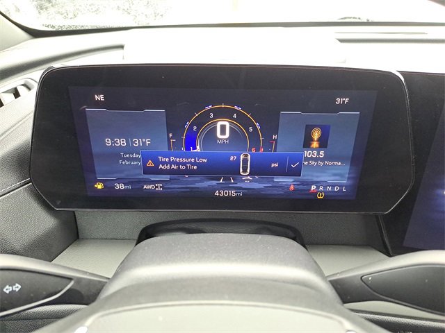 Used 2025 Chevrolet Traverse LT image 13