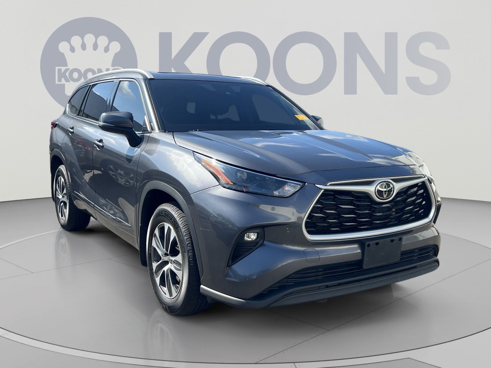 Used 2022 Toyota Highlander XLE AWD/4WD image 10