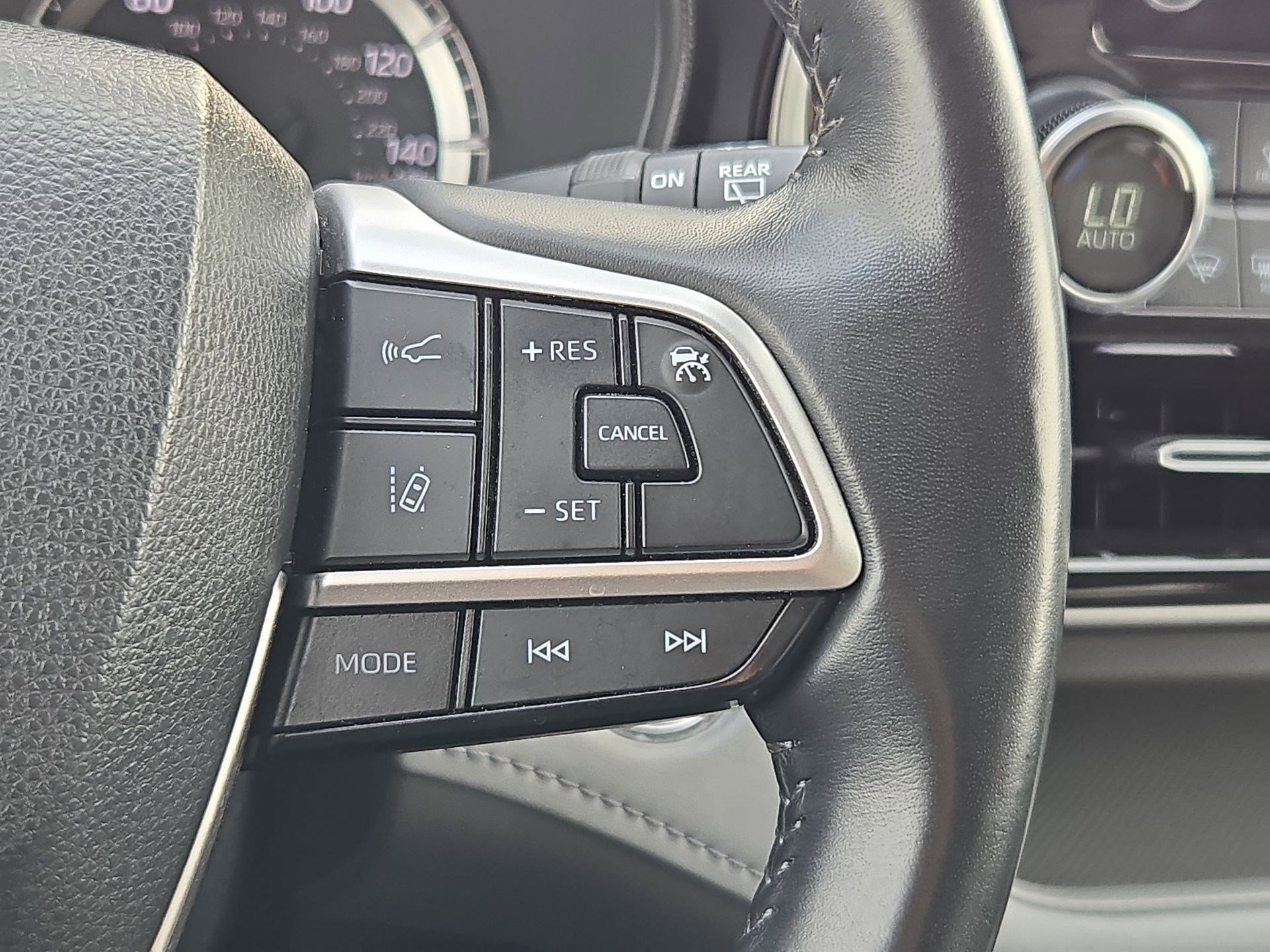 Used 2023 Toyota Highlander LE FWD image 19