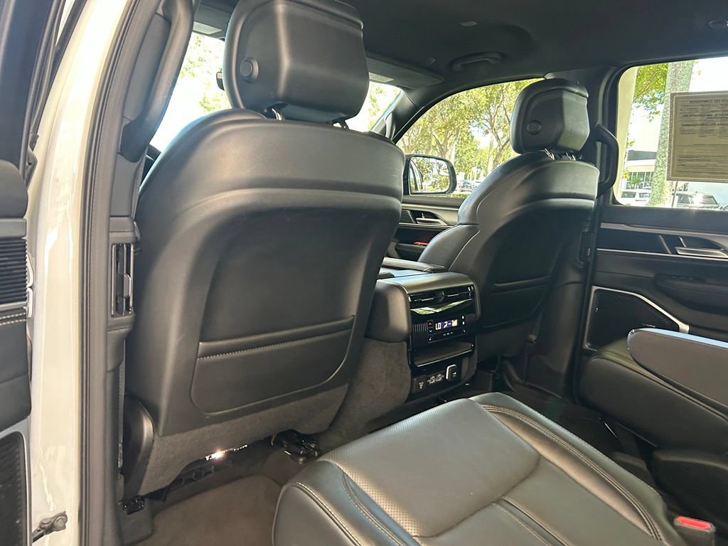 Used 2025 Jeep Wagoneer Series II AWD/4WD image 37