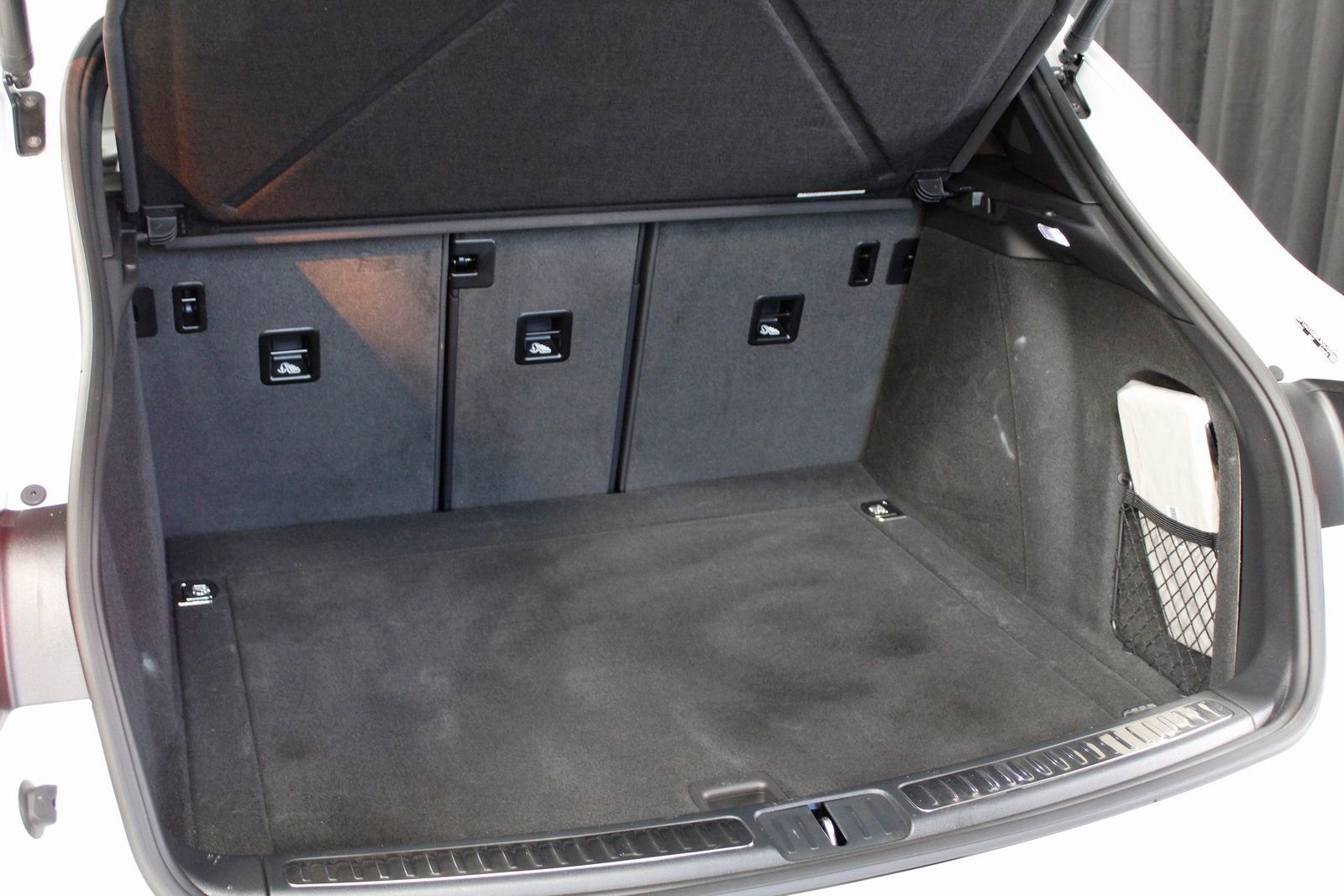 Certified 2025 Porsche Macan image 17