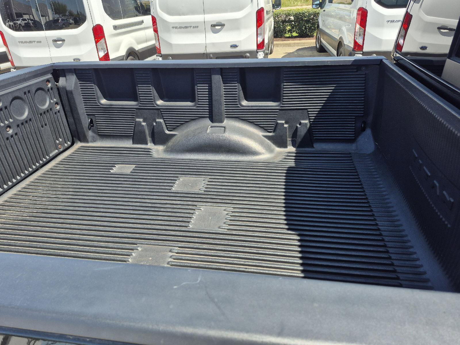Used 2020 Nissan Titan SV w/ SV Convenience Package RWD image 15