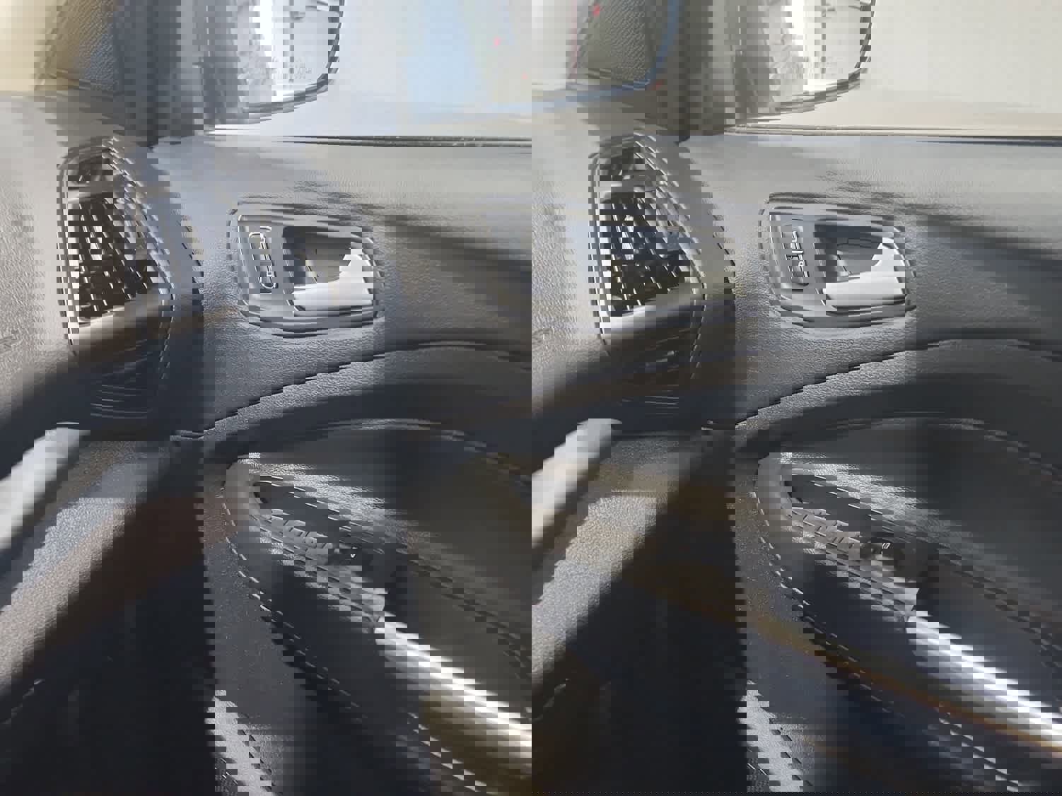 Used 2013 Ford Escape SE image 13