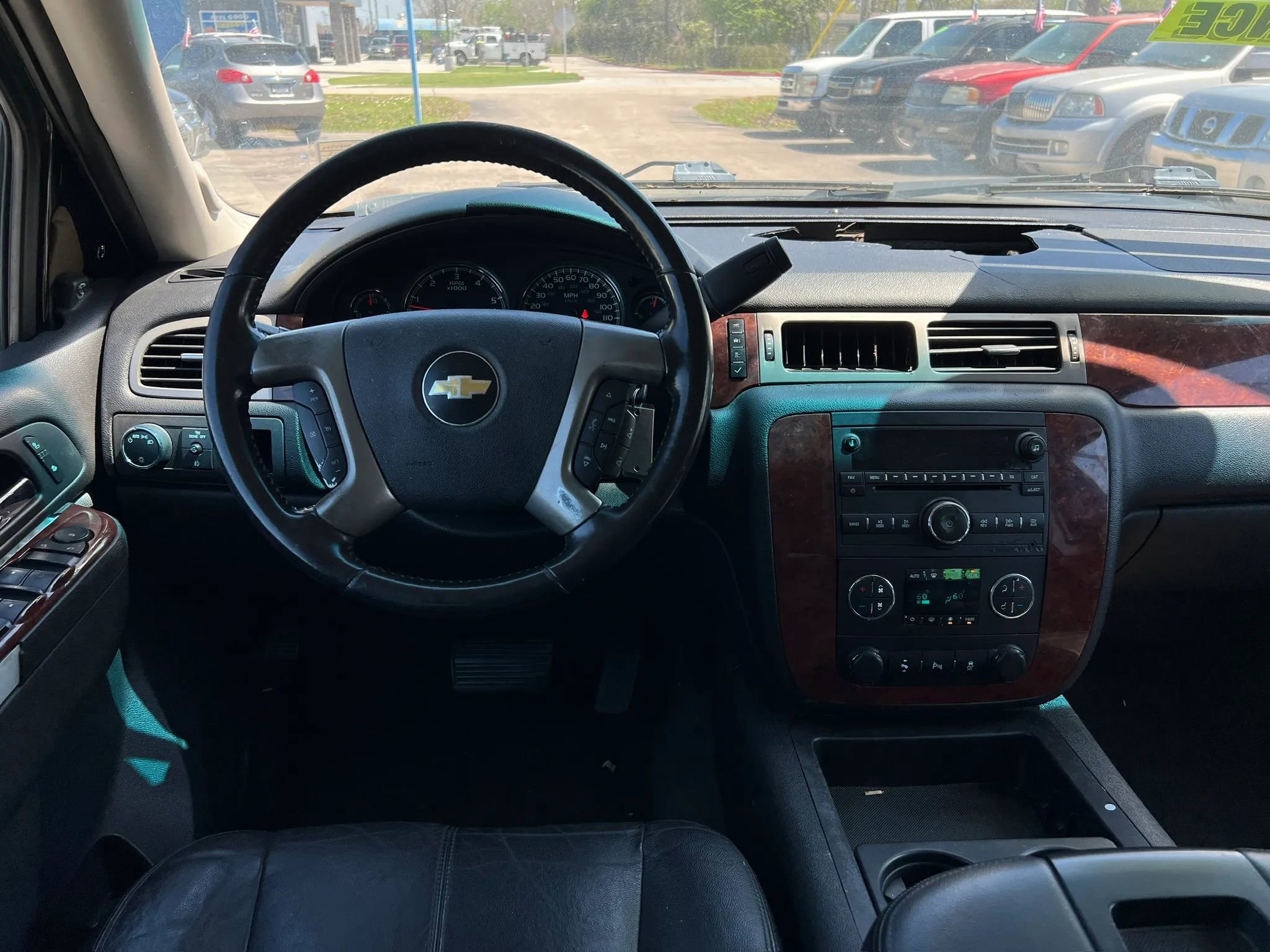 Used 2012 Chevrolet Suburban LT RWD image 17