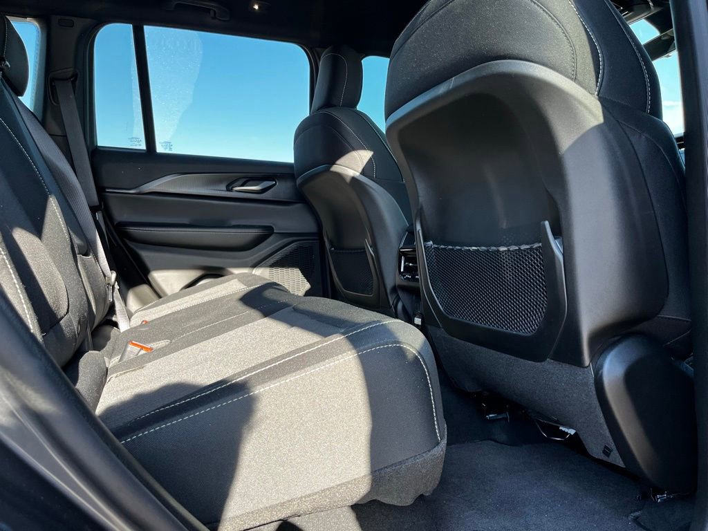 Used 2025 Jeep Grand Cherokee Laredo w/ Luxury Tech Group I image 15