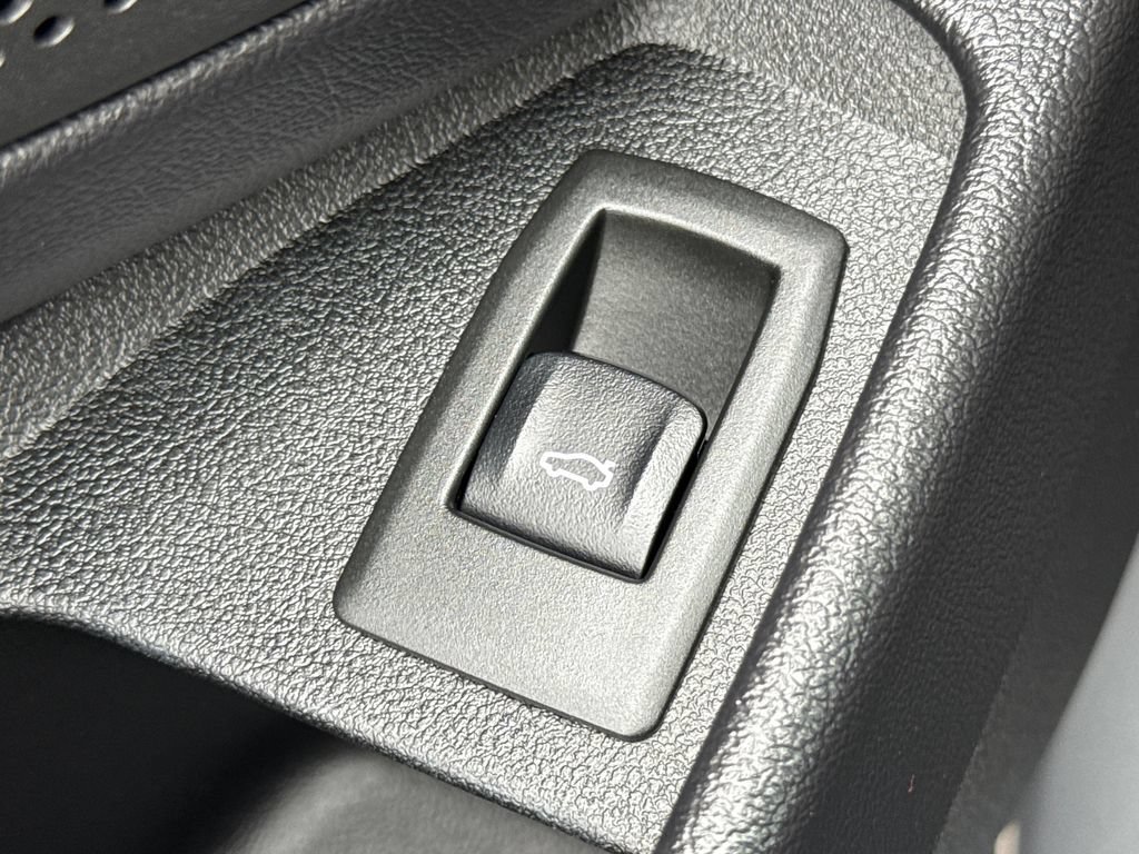 Used 2024 BMW 330i Sedan w/ Convenience Package RWD image 22
