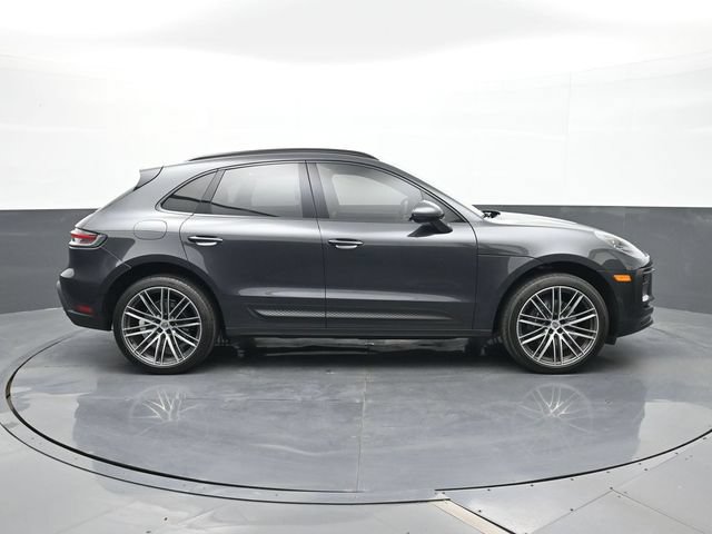 Certified 2025 Porsche Macan AWD/4WD image 22