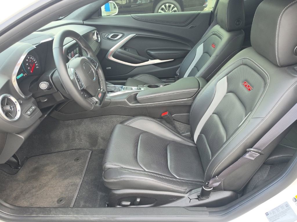 Used 2016 Chevrolet Camaro SS image 23