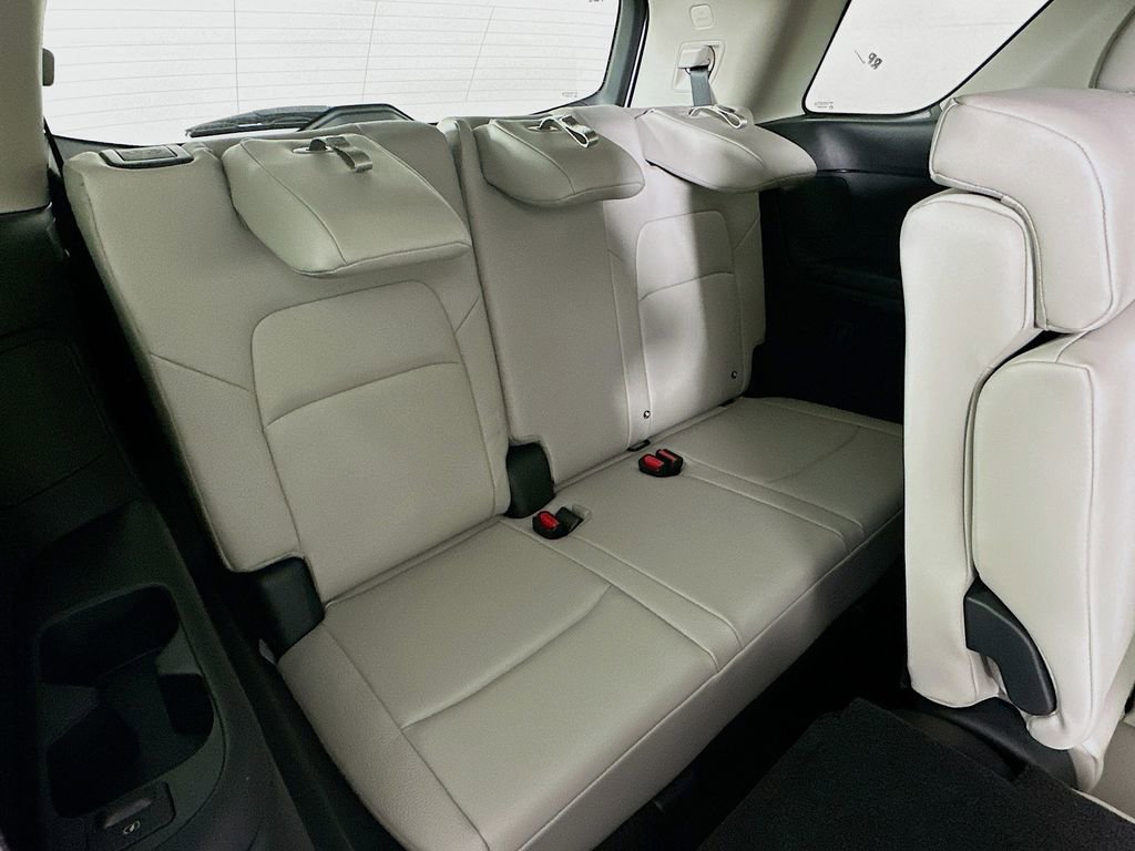 New 2025 Nissan Pathfinder SL w/ Black Appearance Package image 35