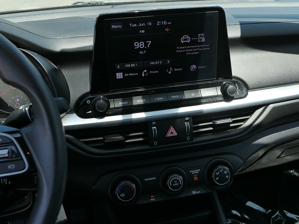 Used 2024 Kia Forte LXS w/ LXS Technology Package FWD image 18
