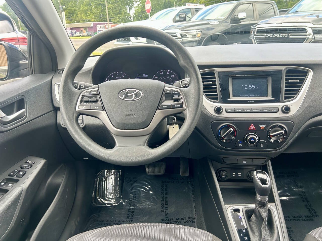 Used 2022 Hyundai Accent SE FWD image 12