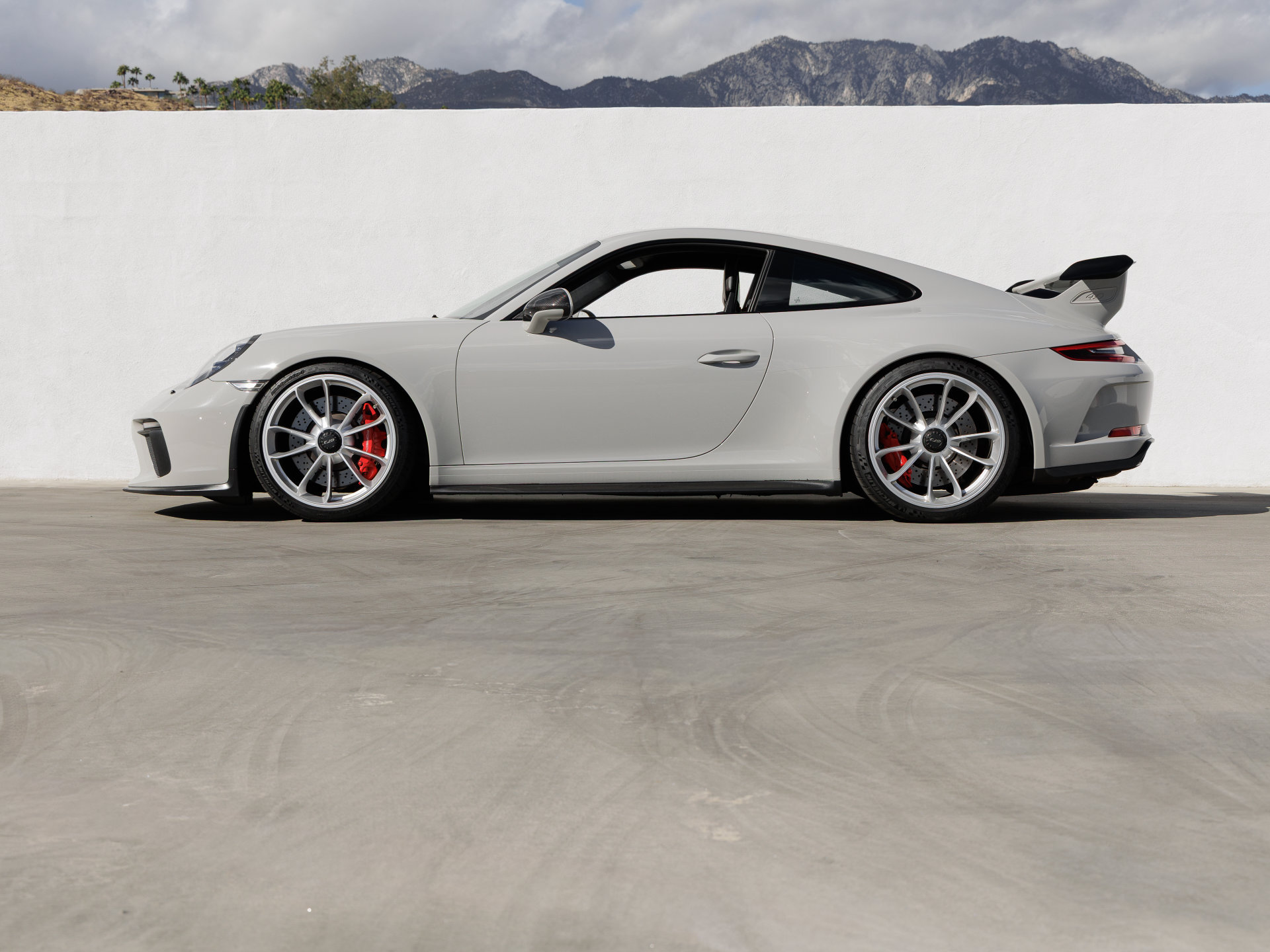 Used 2018 Porsche 911 GT3 RWD image 2