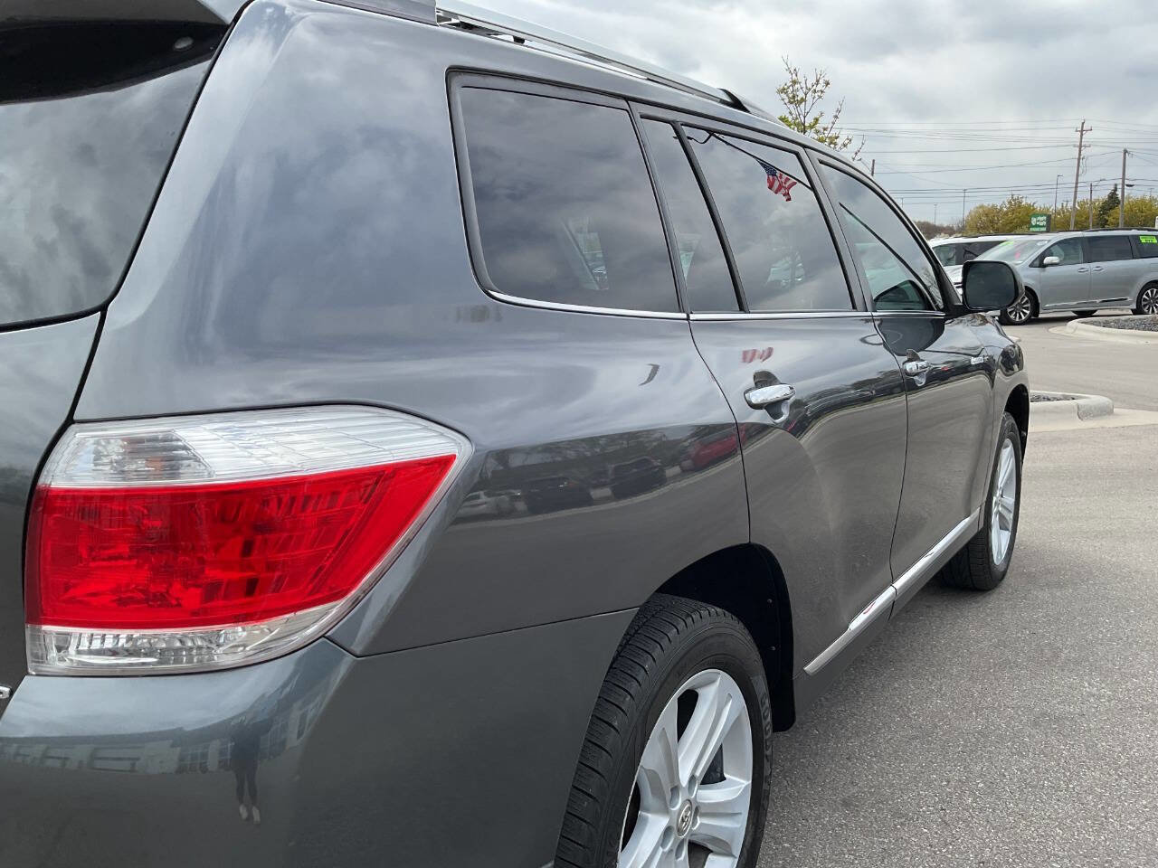 Used 2012 Toyota Highlander Limited w/ Tow Pkg AWD/4WD image 8