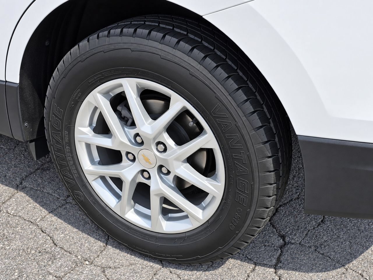Certified 2024 Chevrolet Equinox LT AWD/4WD image 11