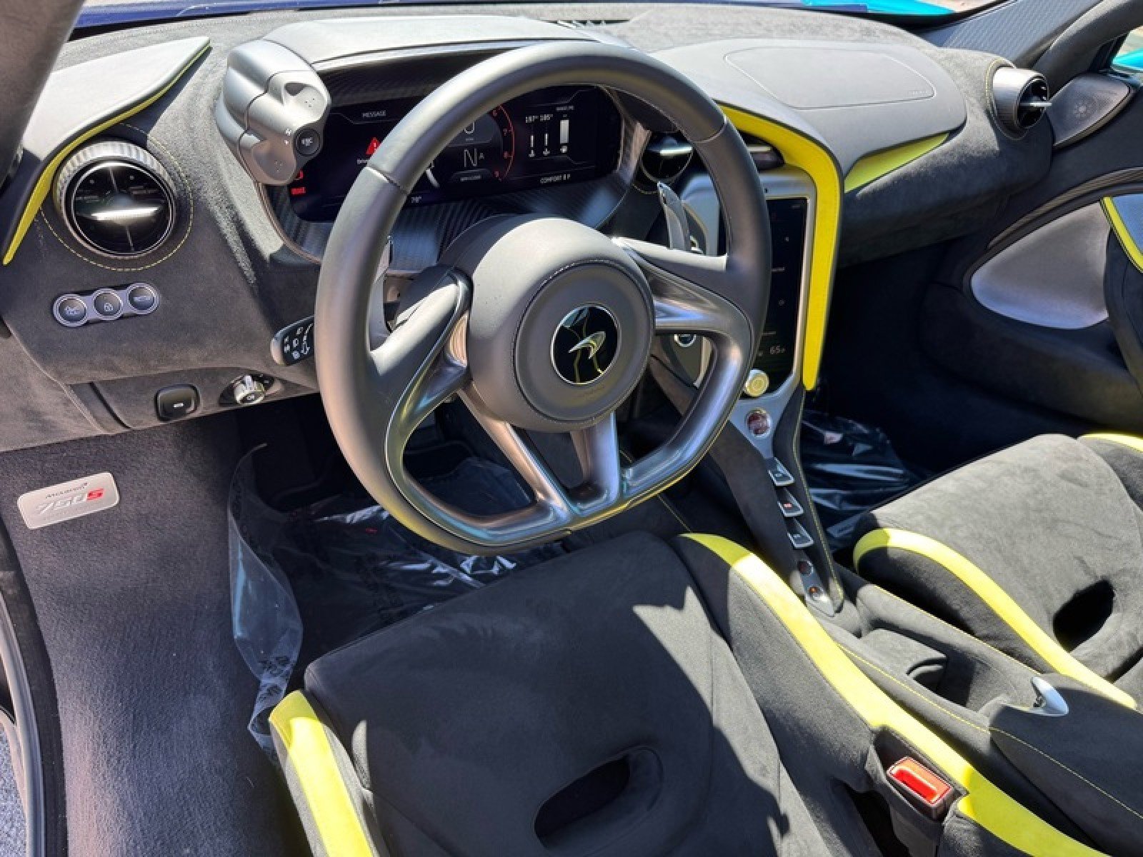 Used 2024 McLaren 750S RWD image 15