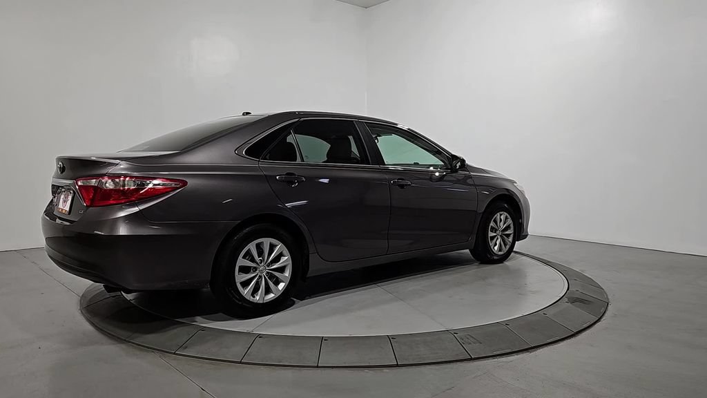 Used 2016 Toyota Camry LE FWD image 5