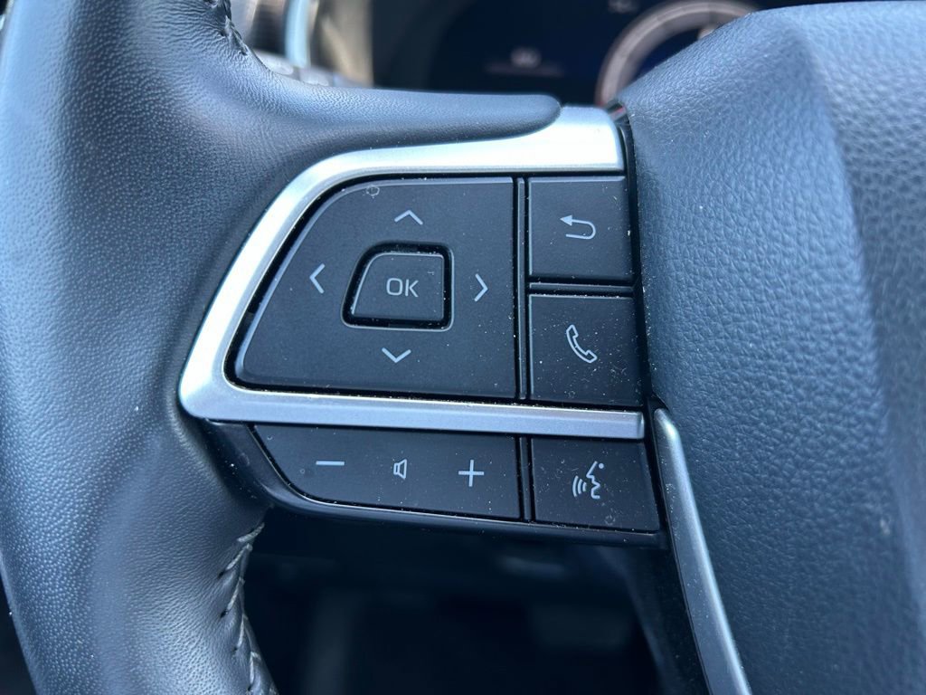 Used 2025 Toyota Highlander XSE image 20