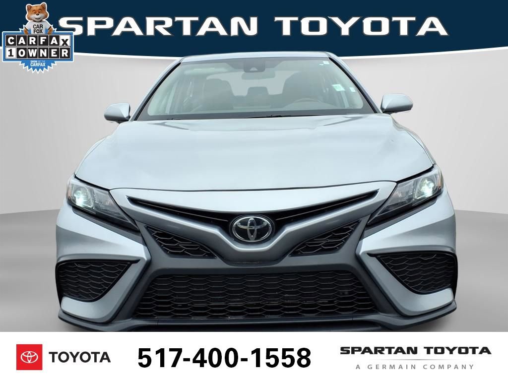 Used 2024 Toyota Camry SE image 3