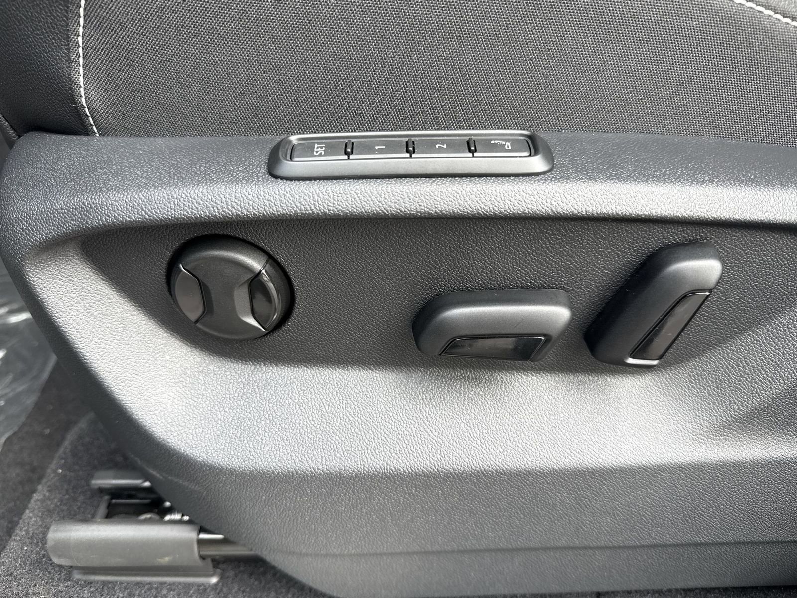 New 2026 Volkswagen Atlas Cross Sport SEL Premium R-Line image 14