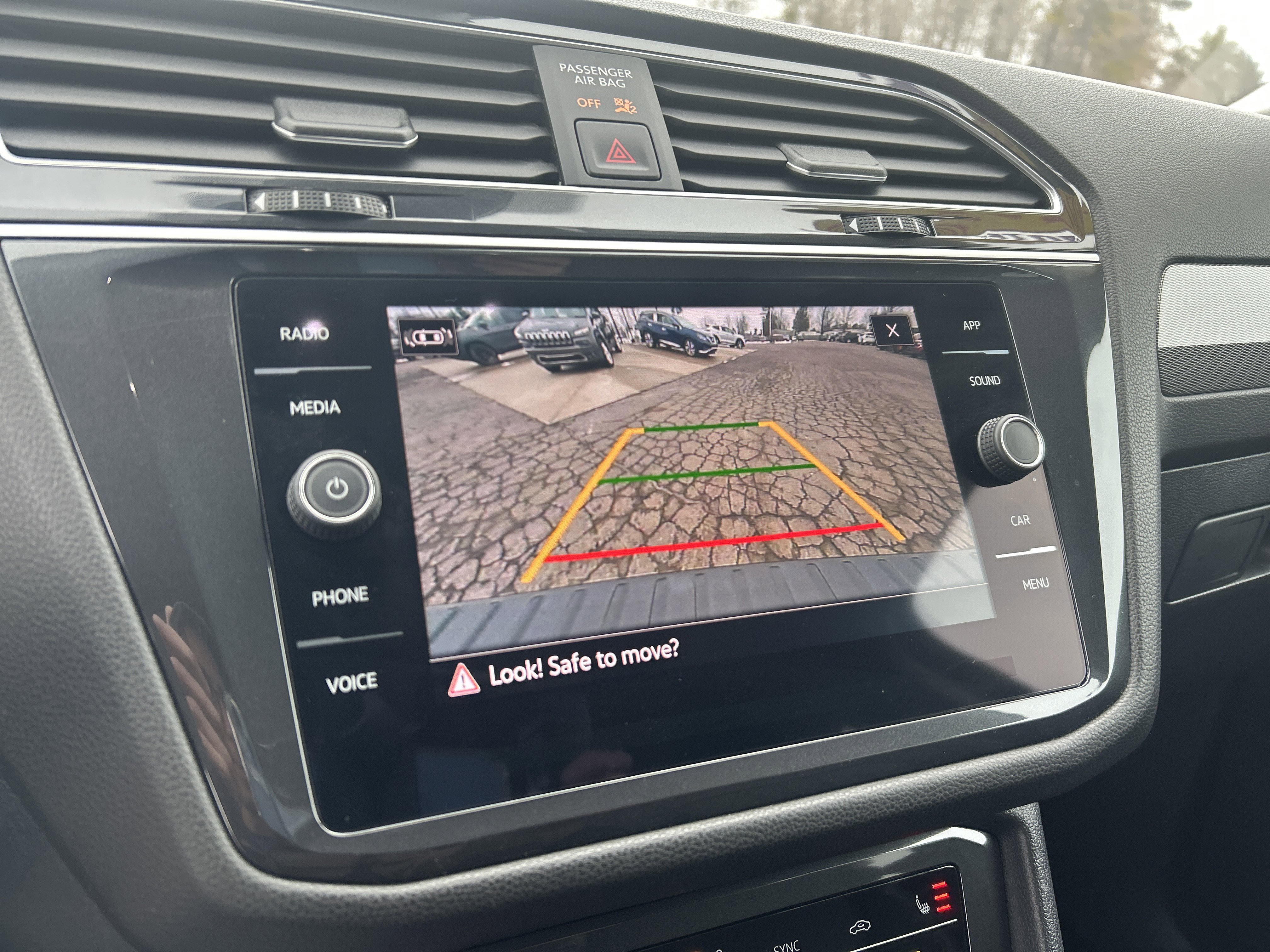 Used 2024 Volkswagen Tiguan SE image 19