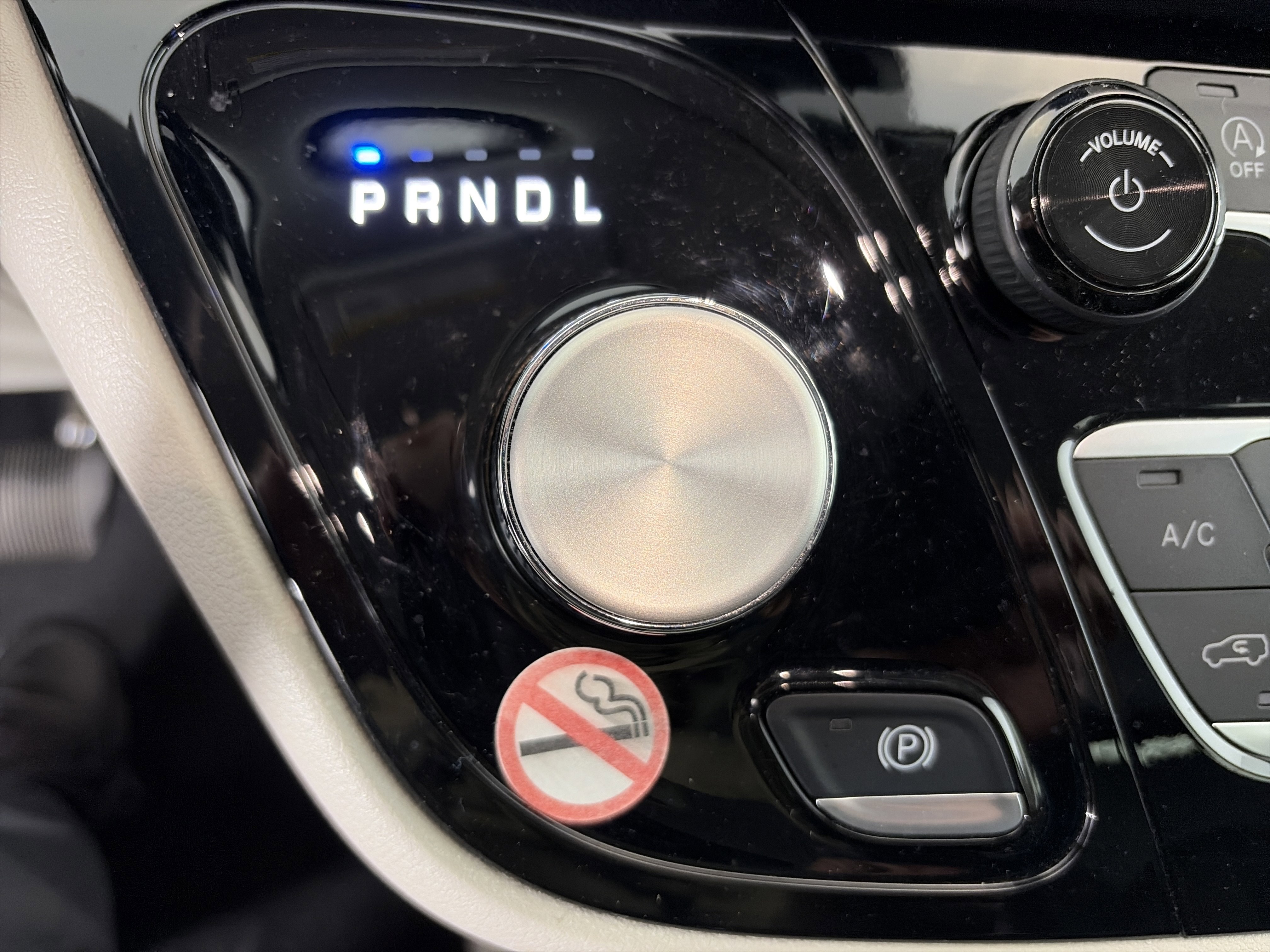 Used 2024 Chrysler Pacifica Touring-L image 25