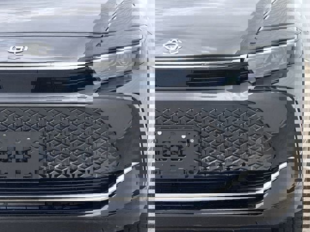 Used 2023 Toyota Crown XLE image 8