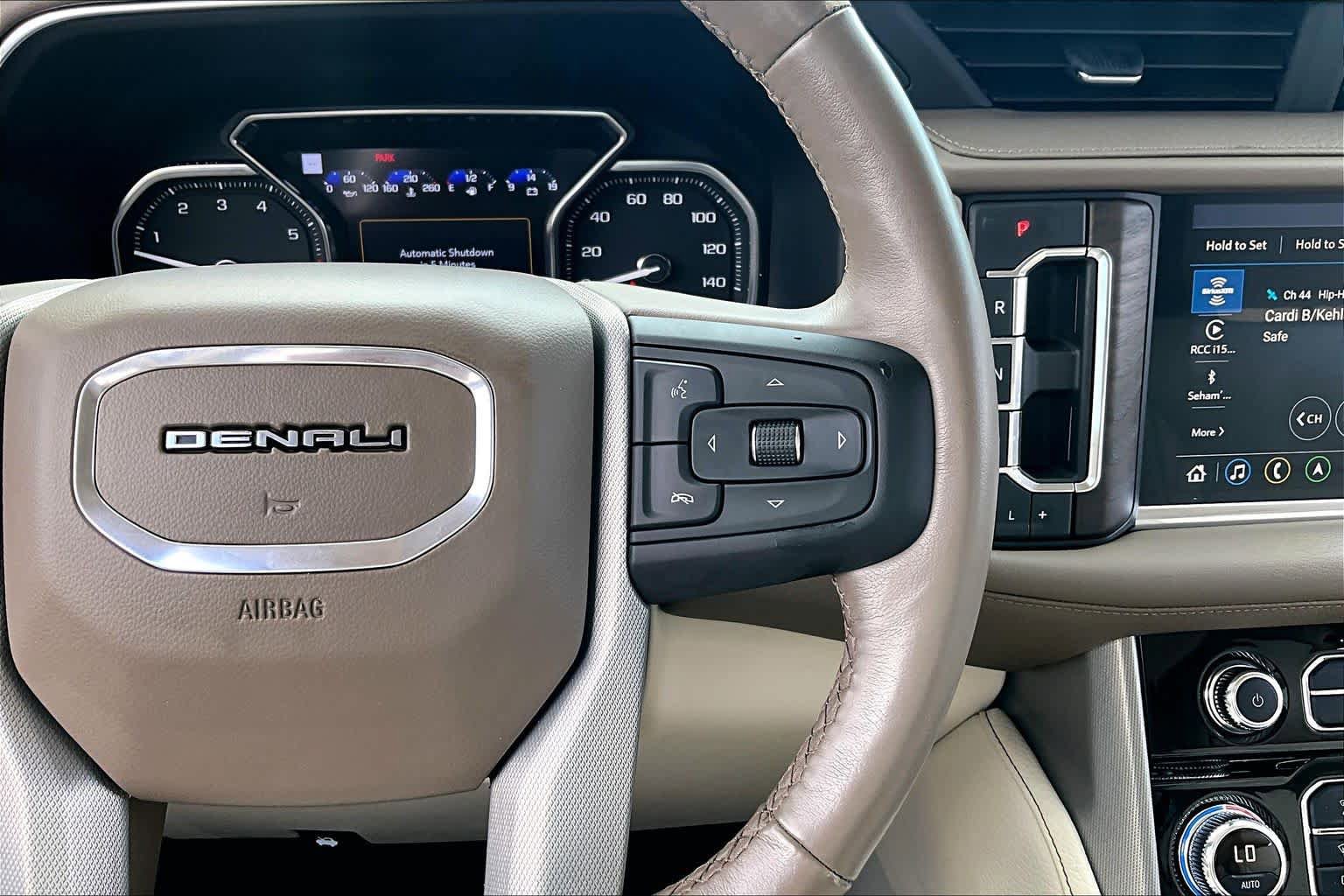 Used 2021 GMC Yukon XL Denali w/ Denali Premium Package RWD image 25