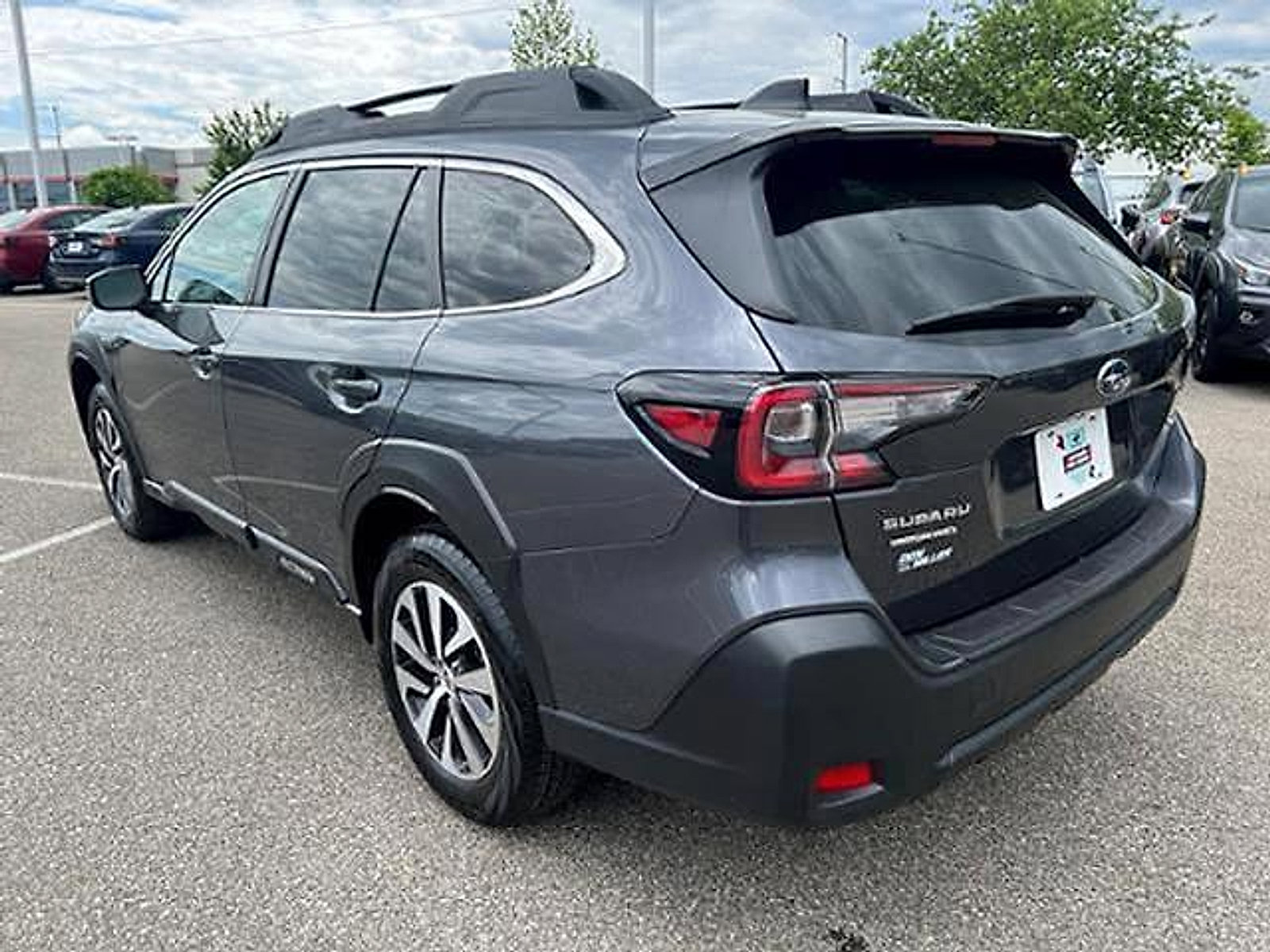 Certified 2025 Subaru Outback Premium AWD/4WD image 5