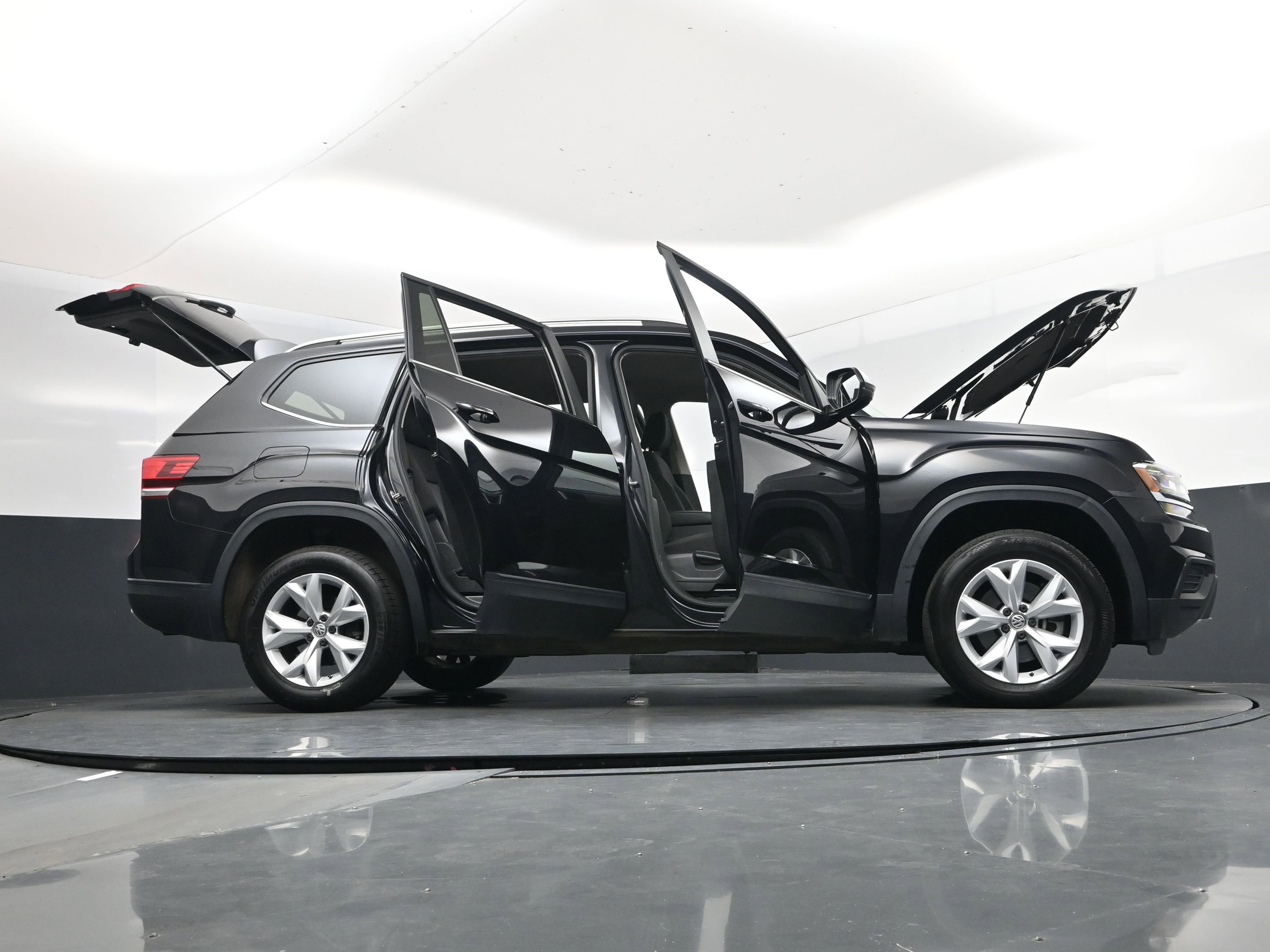 Used 2019 Volkswagen Atlas S w/ Towing Package image 21