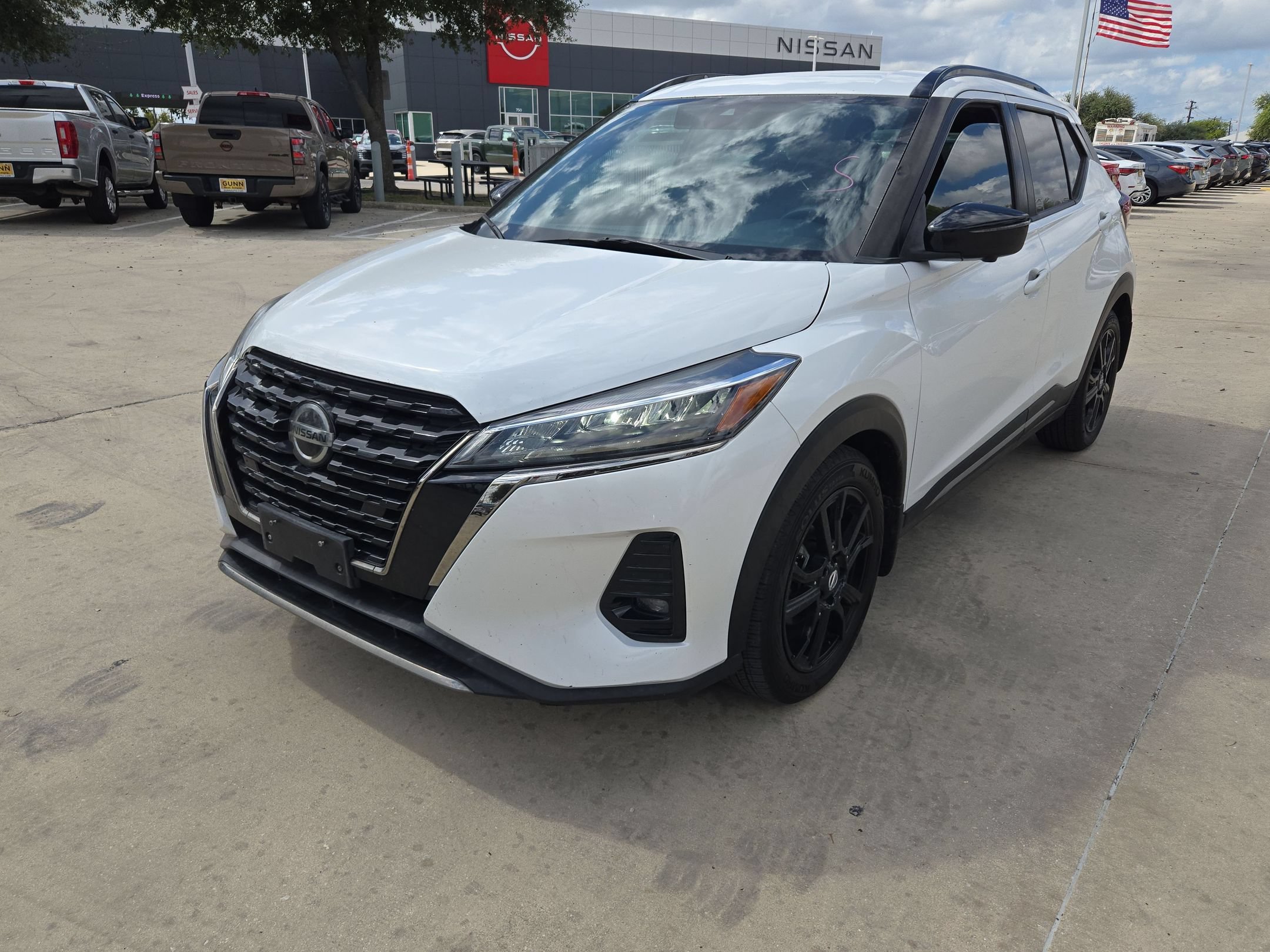Used 2021 Nissan Kicks SR FWD image 6