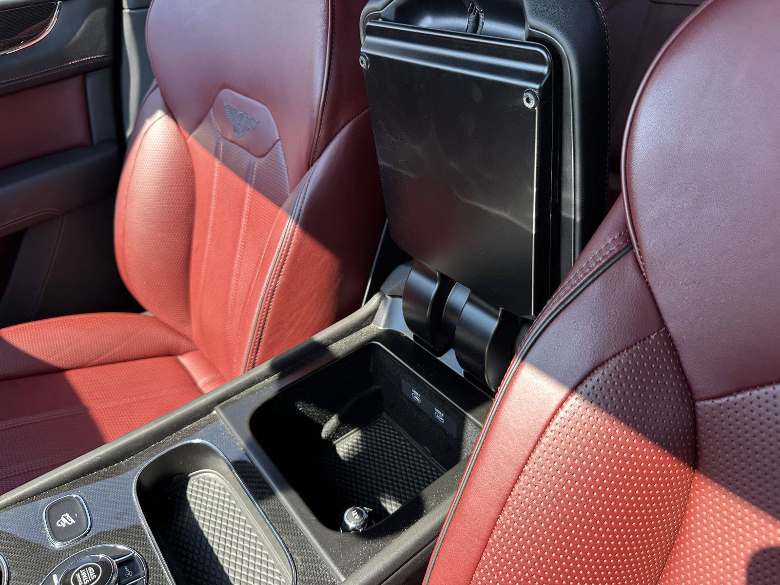 Used 2022 Bentley Bentayga AWD/4WD image 40