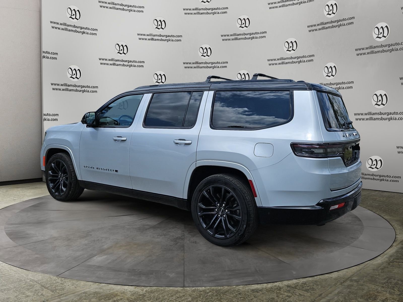 Used 2024 Jeep Grand Wagoneer Series II w/ Quick Order Packagew 28T image 3