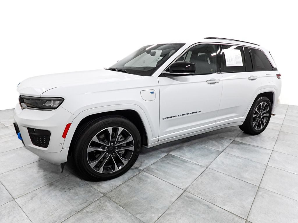 Used 2022 Jeep Grand Cherokee Overland w/ Luxury Tech Group IV AWD/4WD image 4