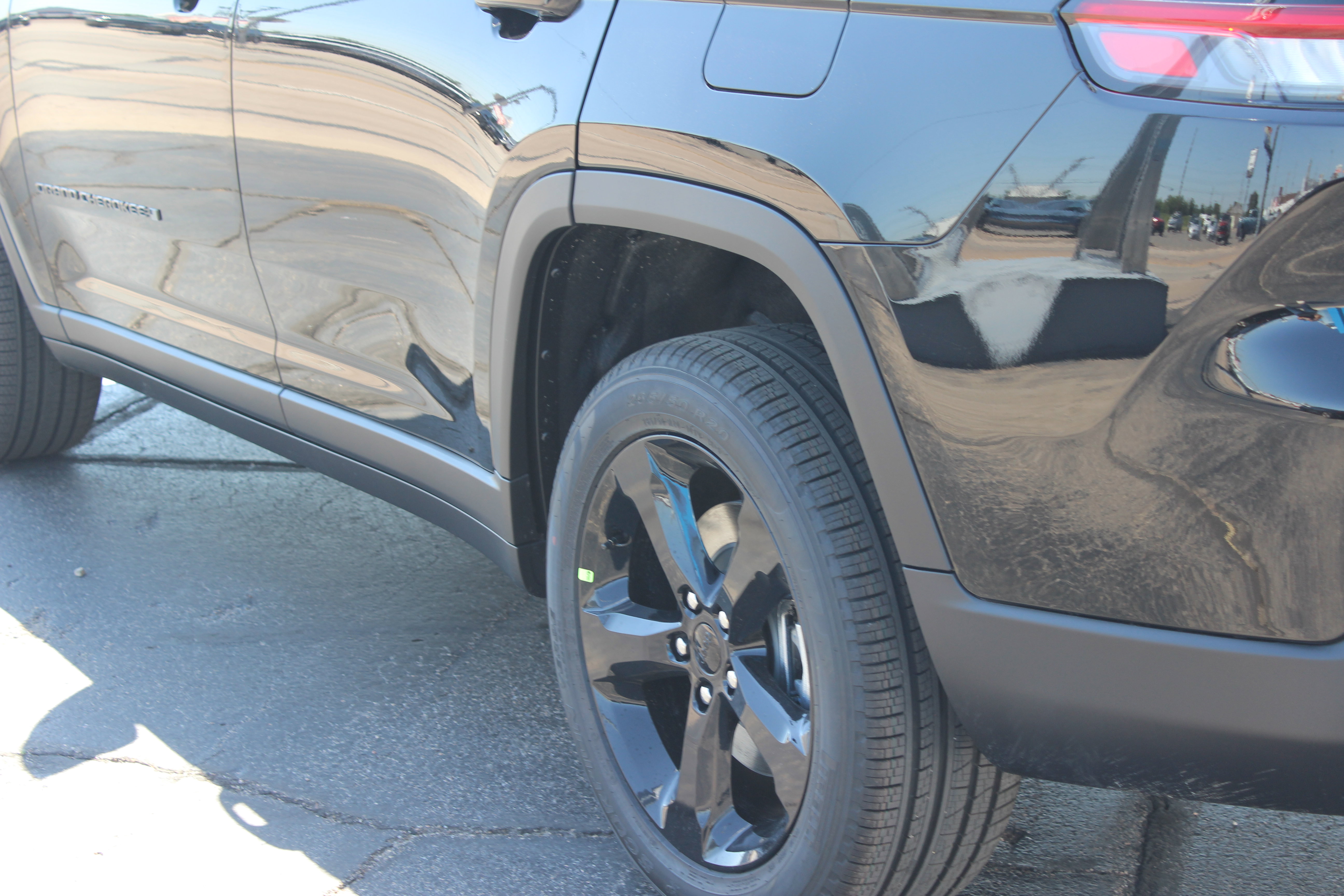 New 2025 Jeep Grand Cherokee L Limited image 9