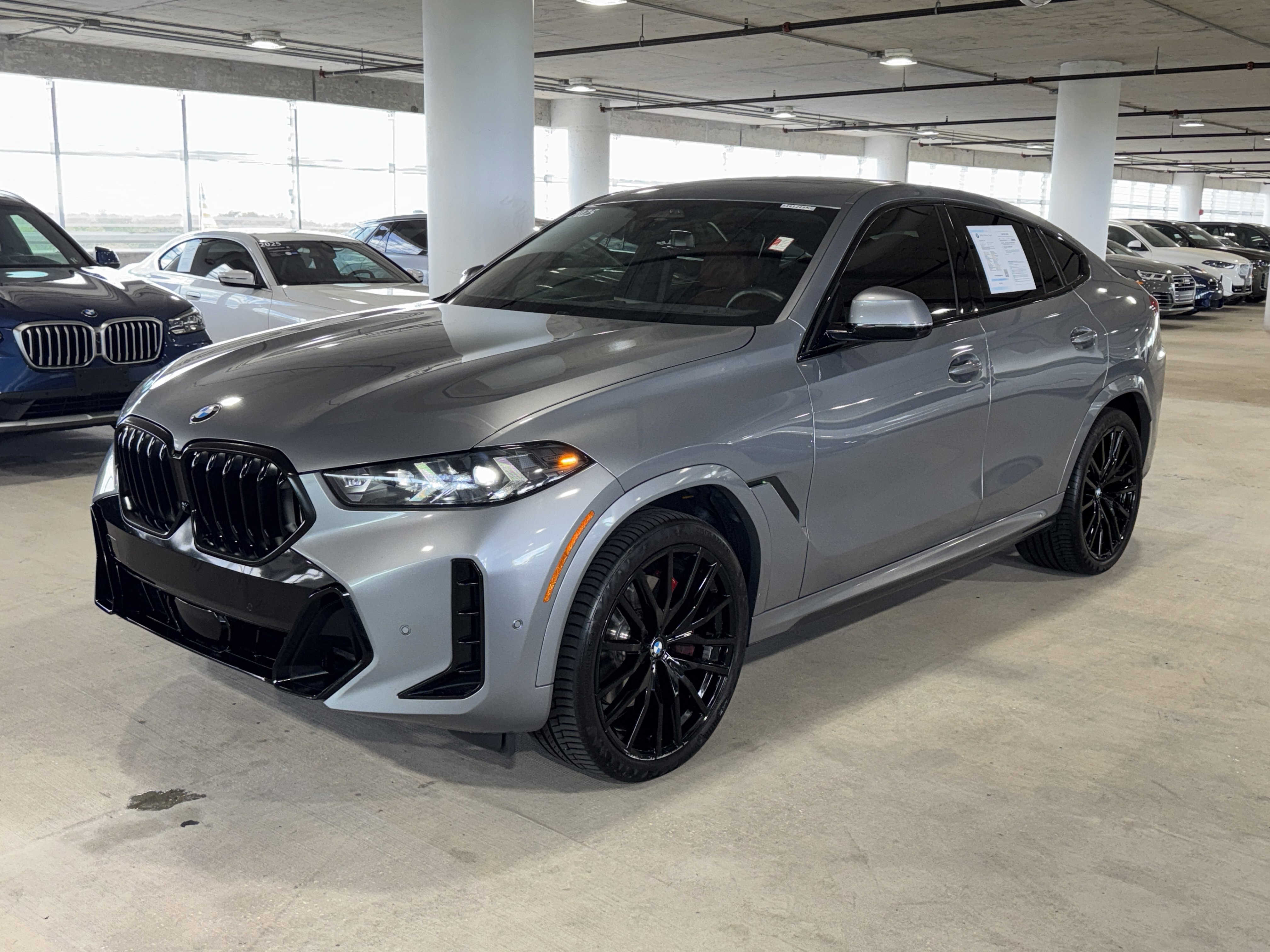 Used 2025 BMW X6 xDrive40i w/ Climate Comfort Package image 4