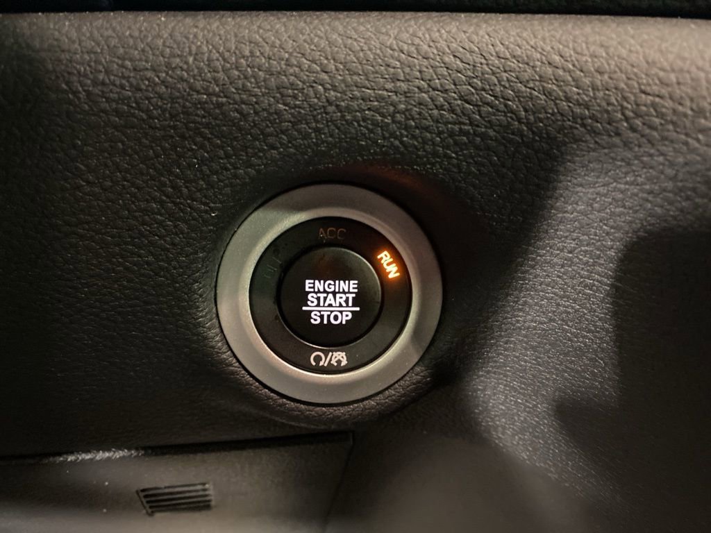 Used 2026 Chrysler Pacifica Select image 7