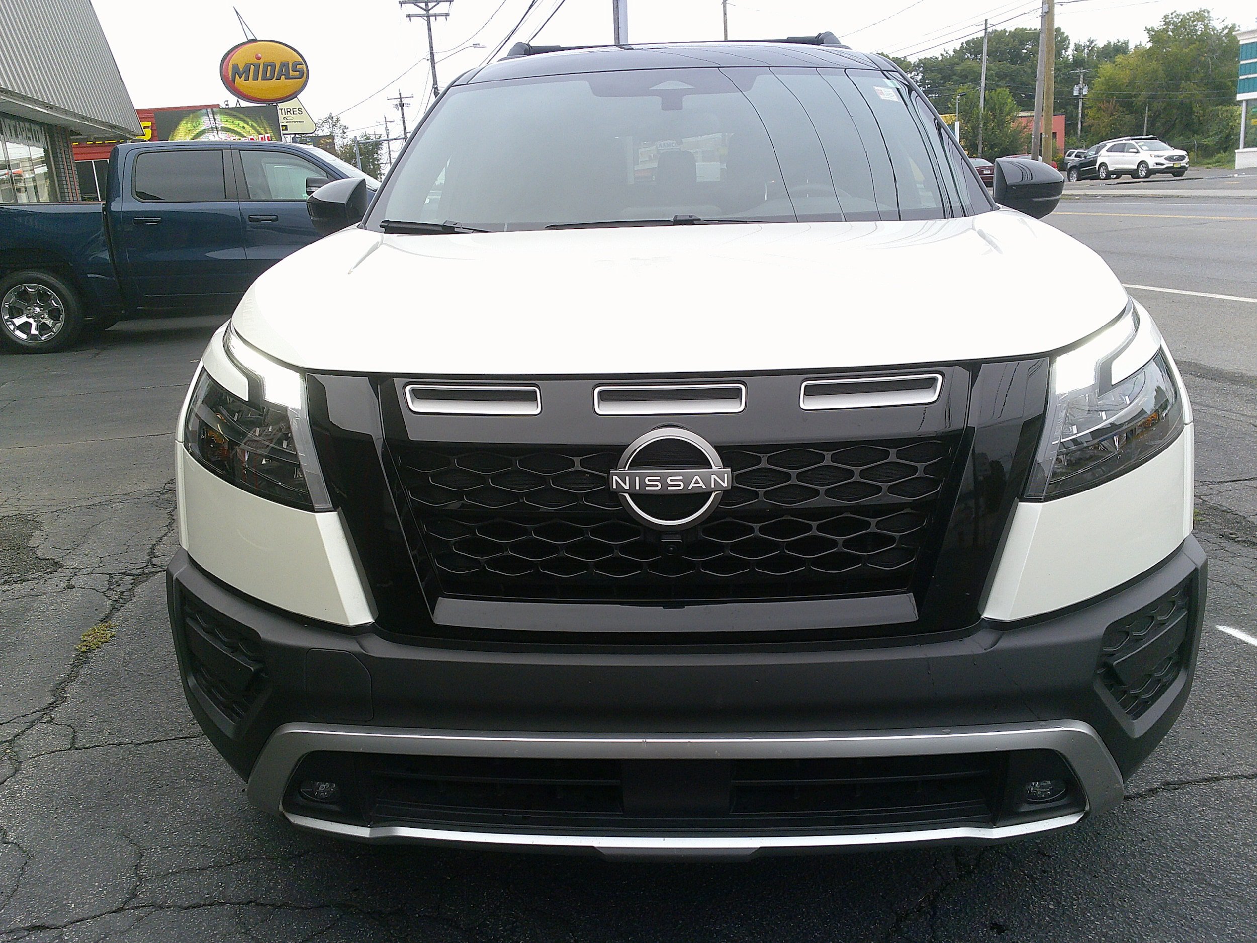 Used 2024 Nissan Pathfinder Rock Creek AWD/4WD image 14
