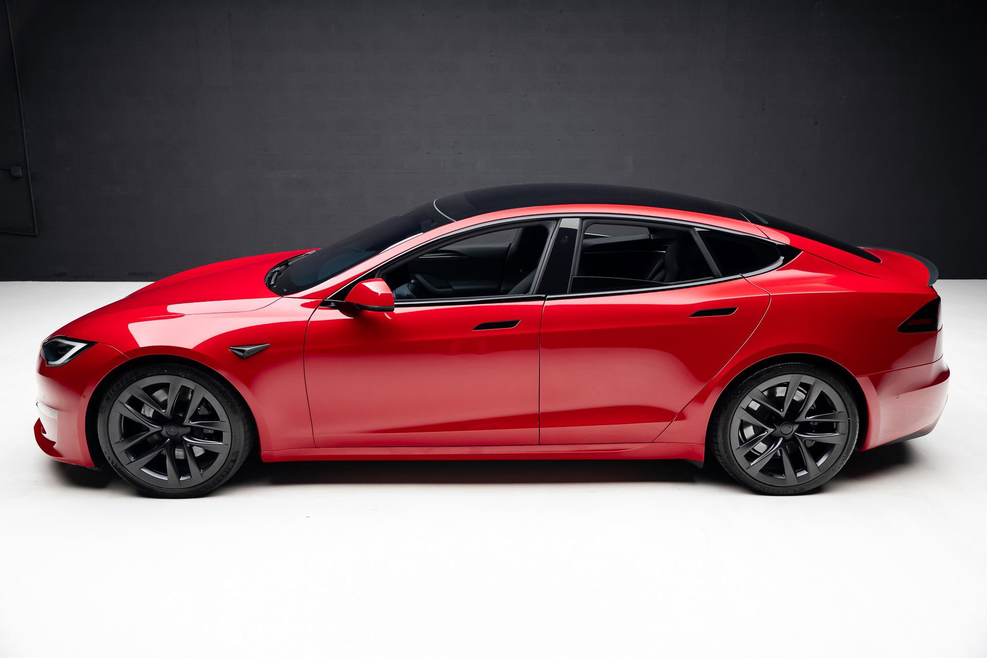 Used 2022 Tesla Model S Plaid image 16