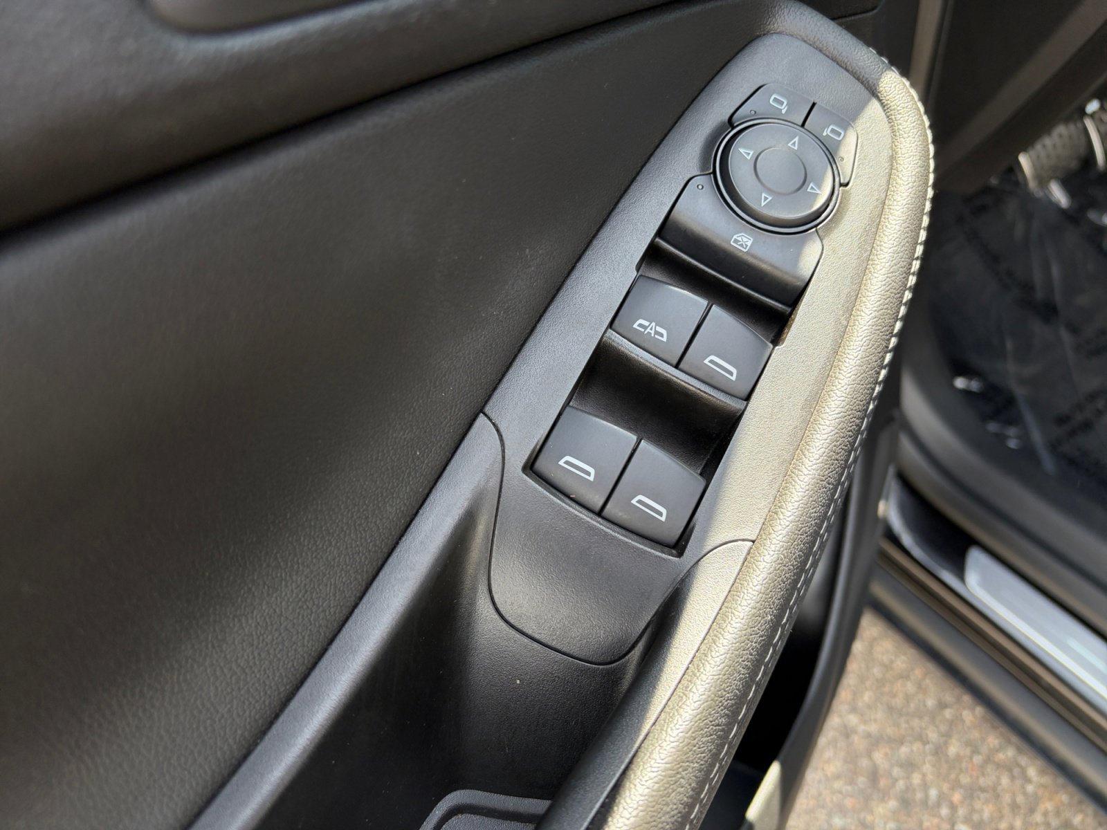 Used 2024 Buick Encore GX Avenir w/ Avenir Technology Package image 16