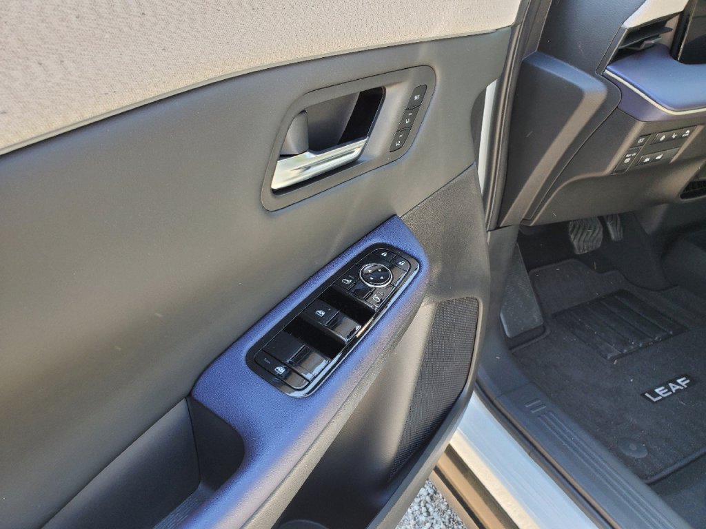 New 2026 Nissan Leaf Platinum+ w/ Cargo Package (Platinum+) FWD image 15