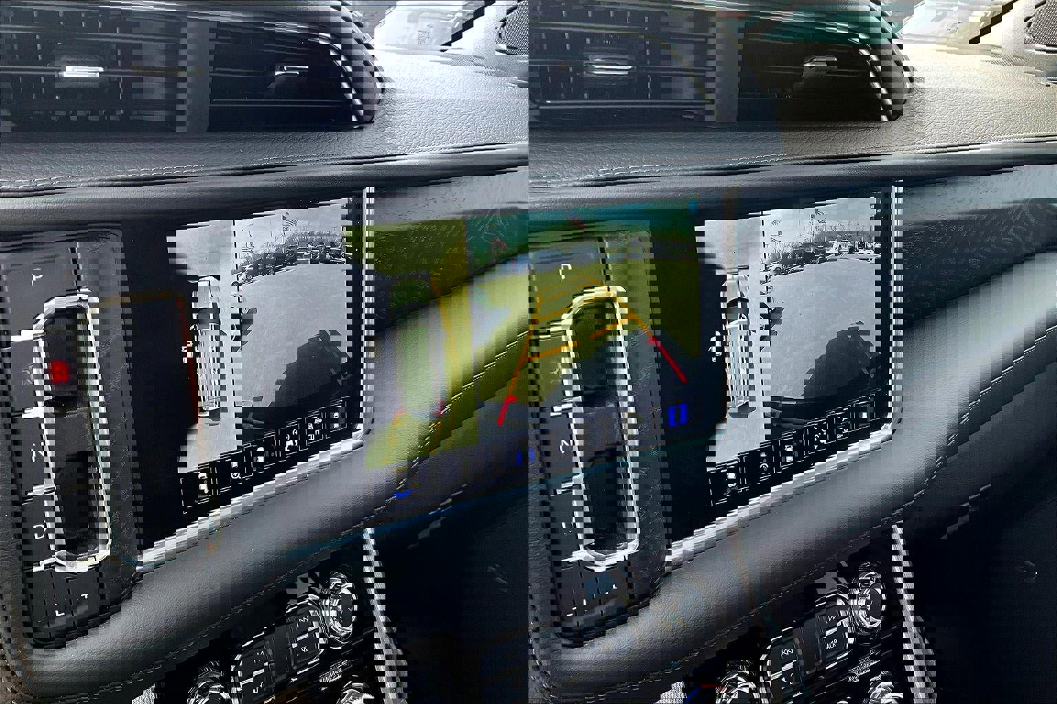 Used 2022 GMC Yukon XL Denali AWD/4WD image 19