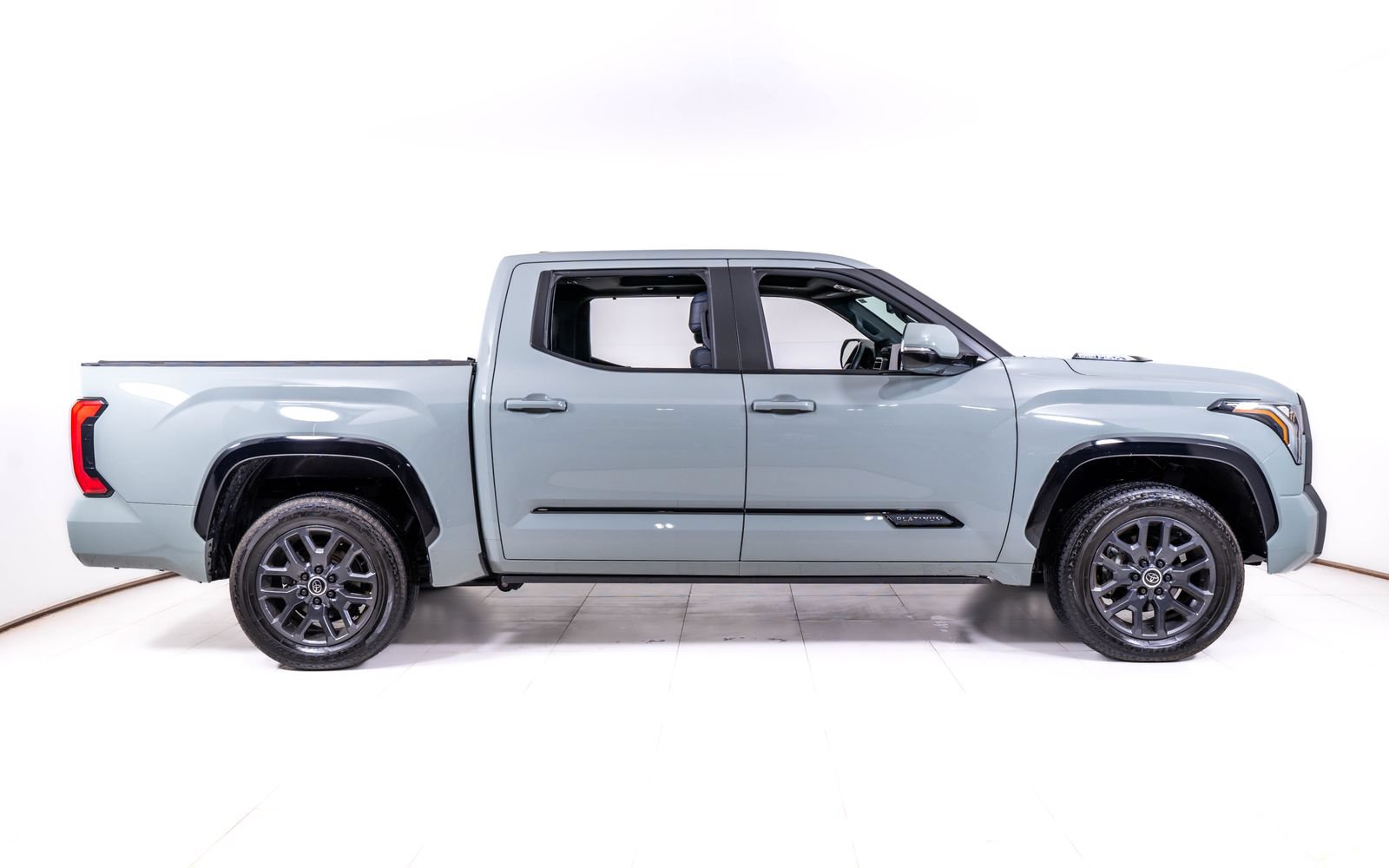 Used 2024 Toyota Tundra Platinum AWD/4WD image 6